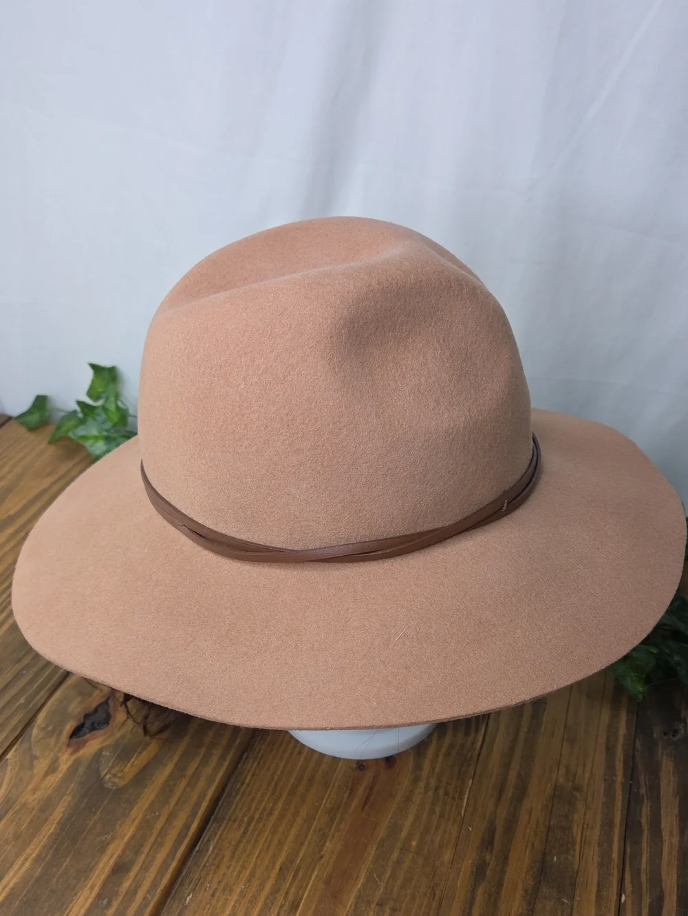 Unknown Brand. Wide Brim Wool Hat. OSFA. Excellent Condition